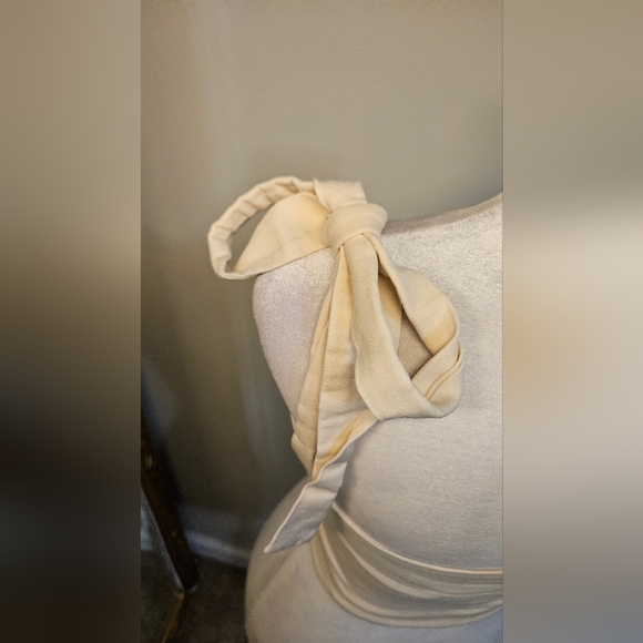 VESPER Sweetheart Neckline Cropped Top With Shoulder Ties In Cream. Size 6 - Picture 13 of 13